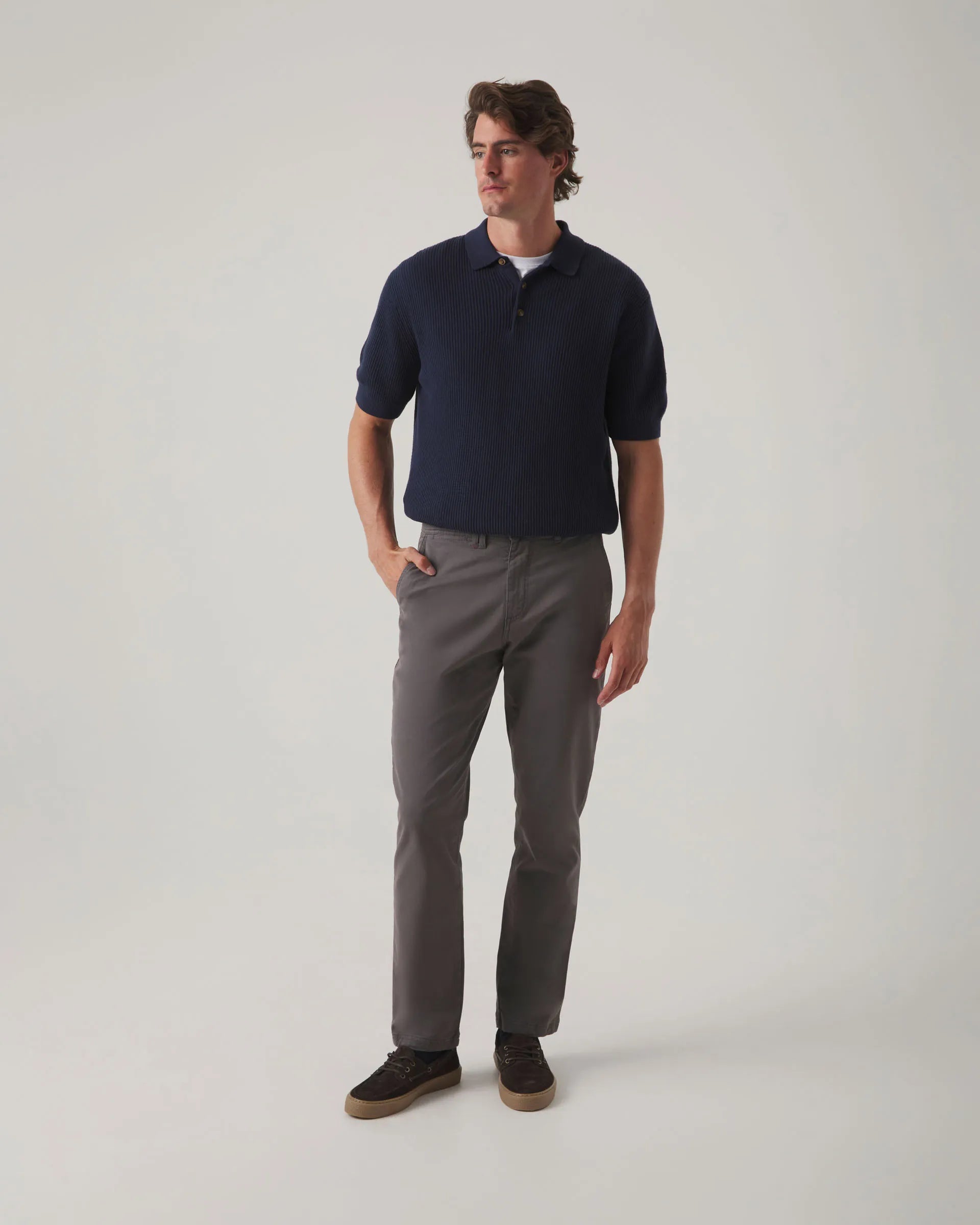 Pantalón chino gris