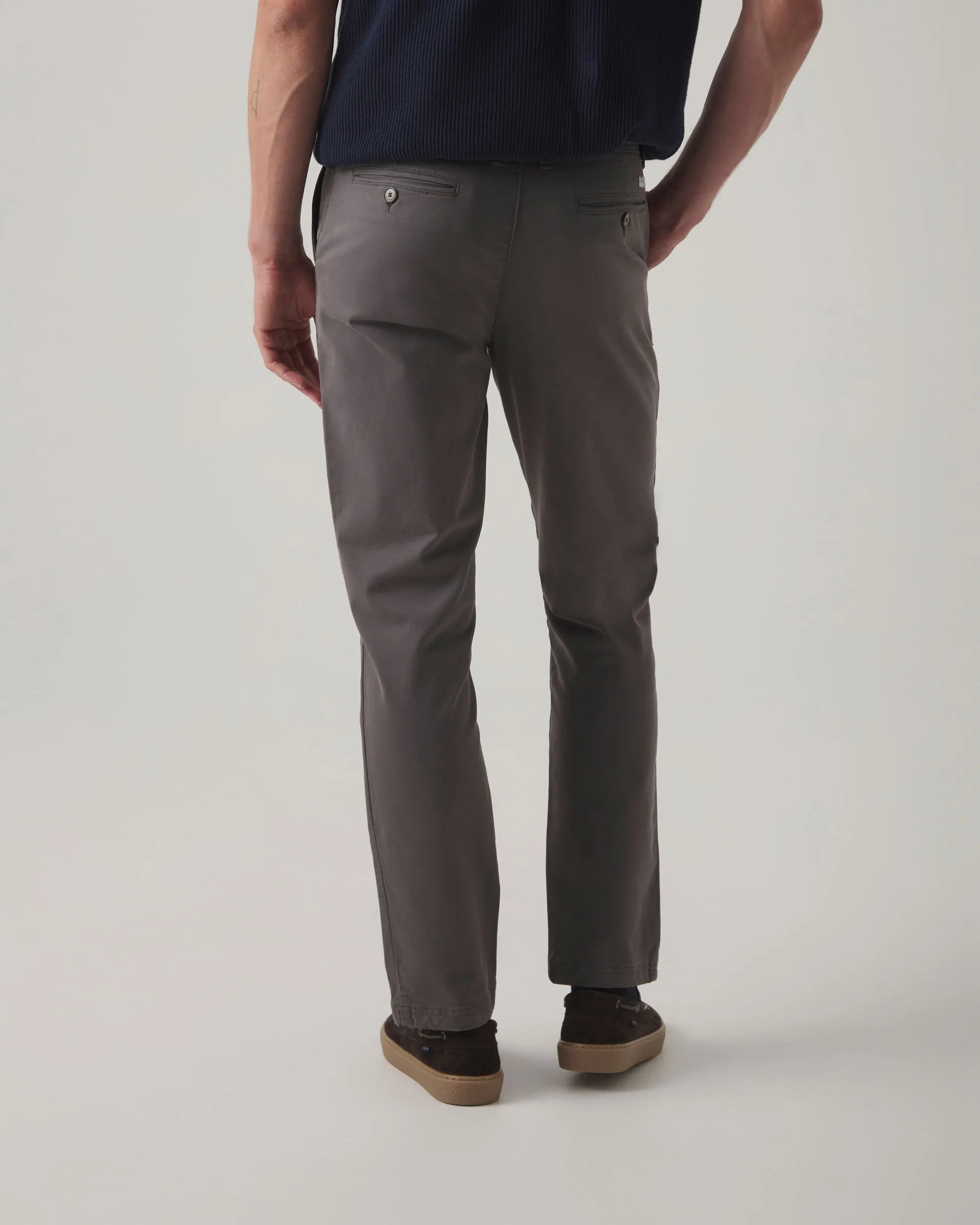 Pantalón chino gris