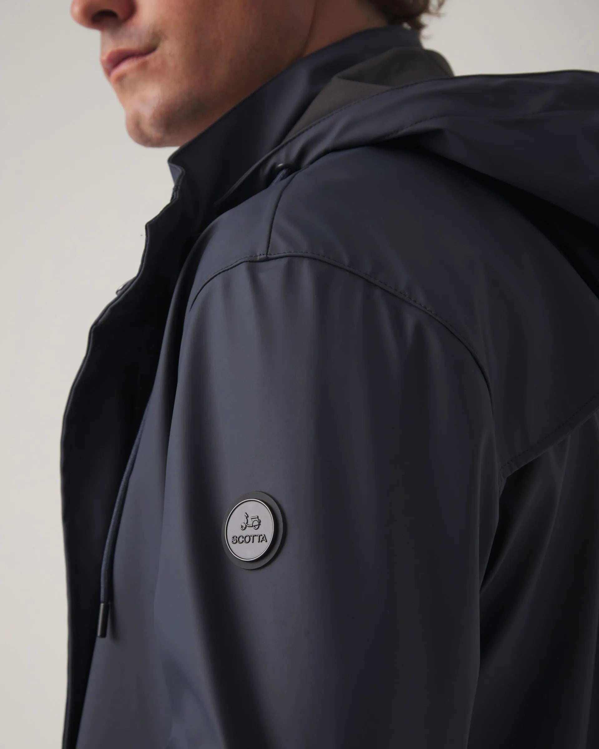 Chubasquero de hombre azul marino