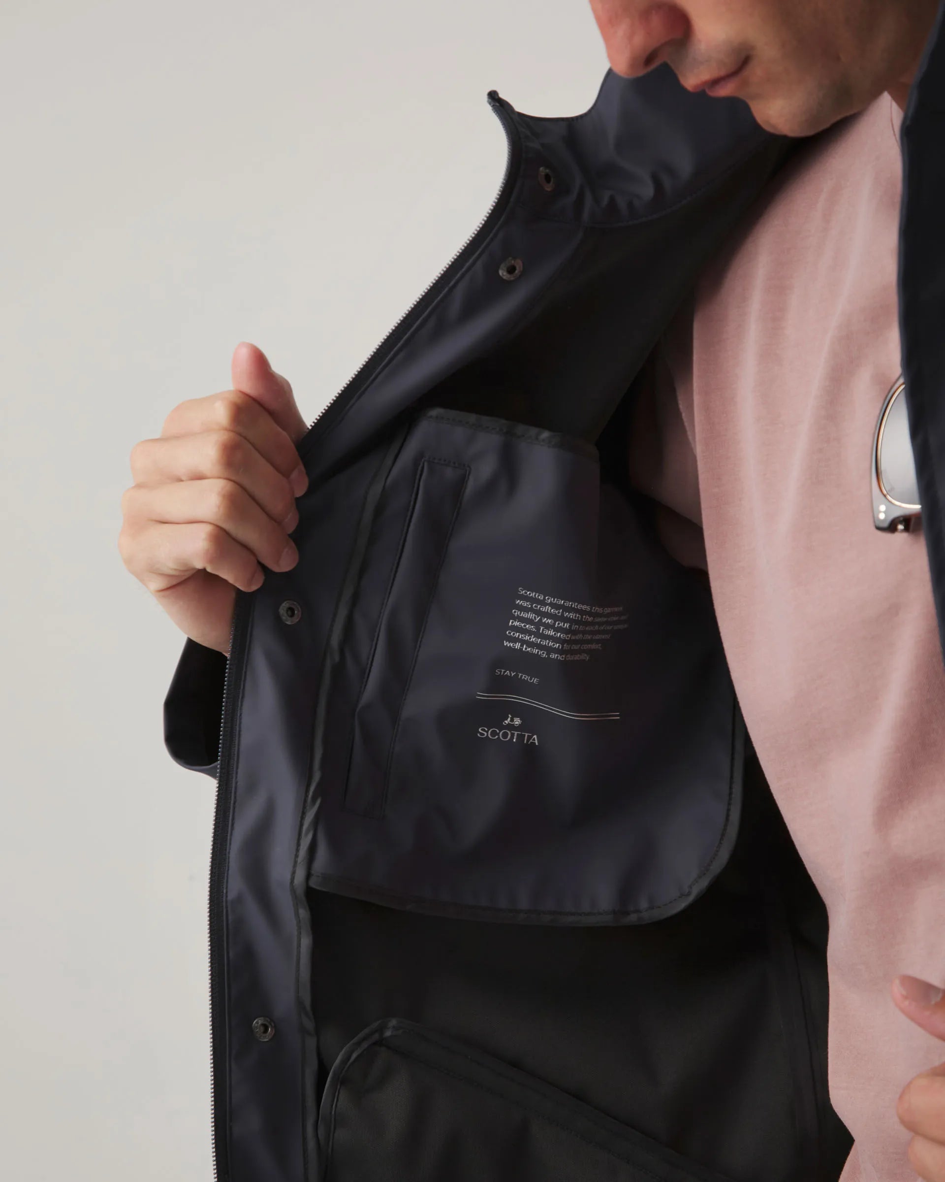 Chubasquero de hombre azul marino