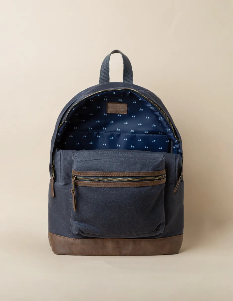 Mochila de tela azul marino