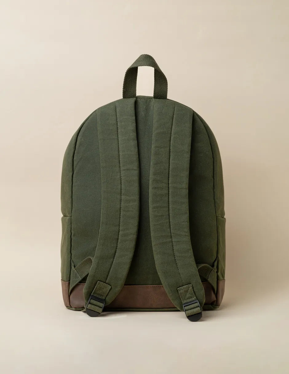 Mochila verde de piel con logo