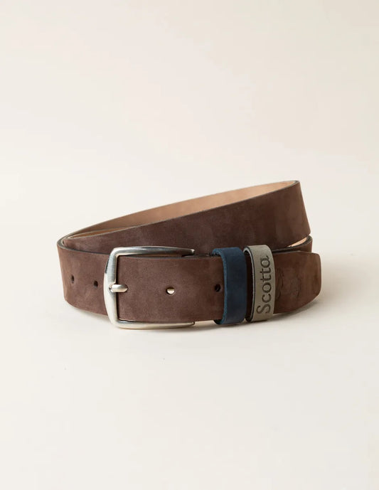 Cinturón de piel marrón