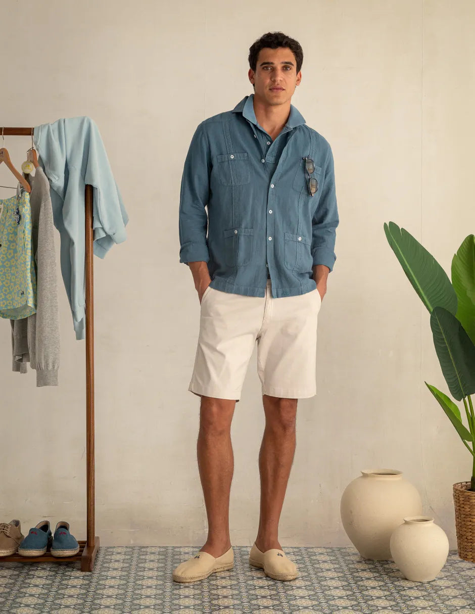 Camisa con cuatro bolsillos azul marino