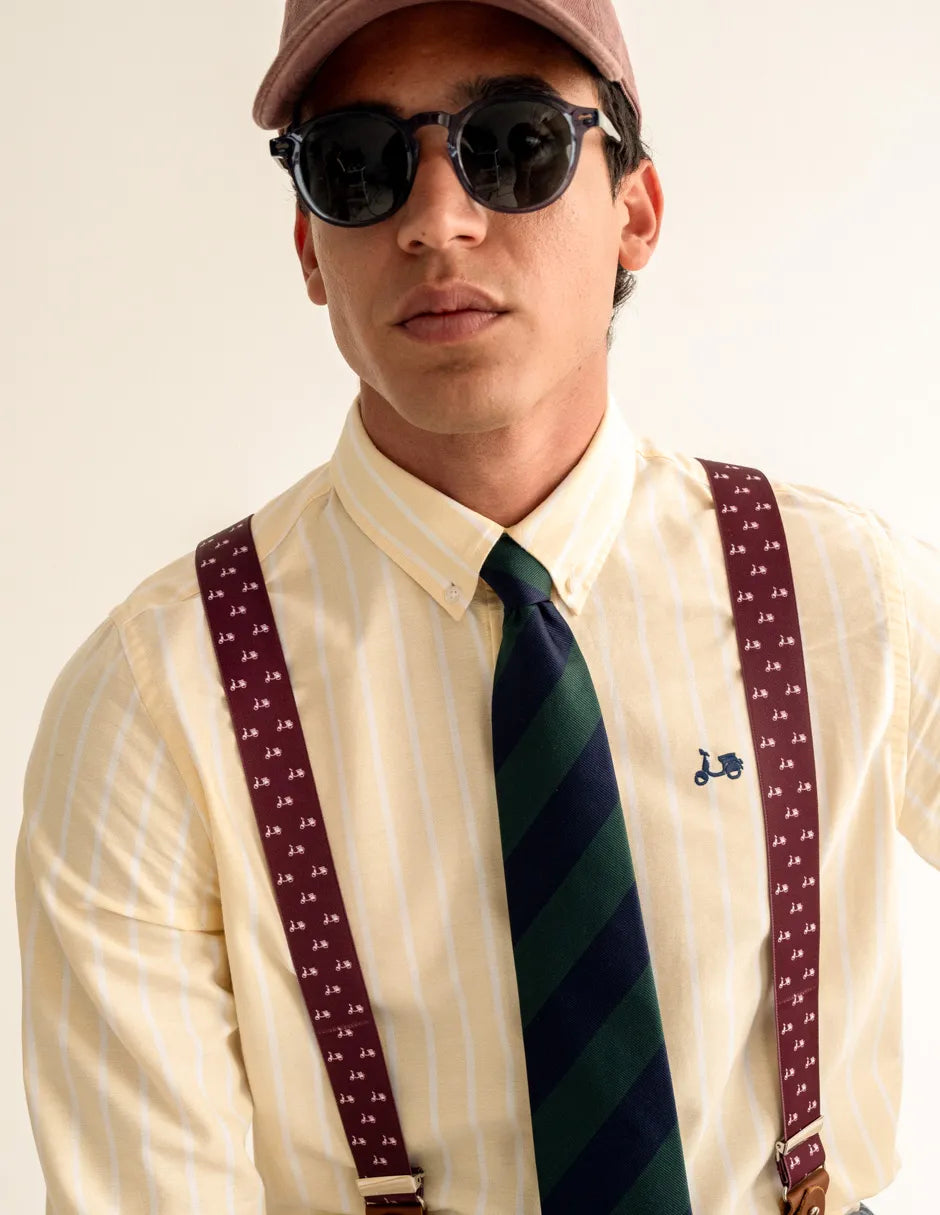 Camisa de rayas amarillas con logo