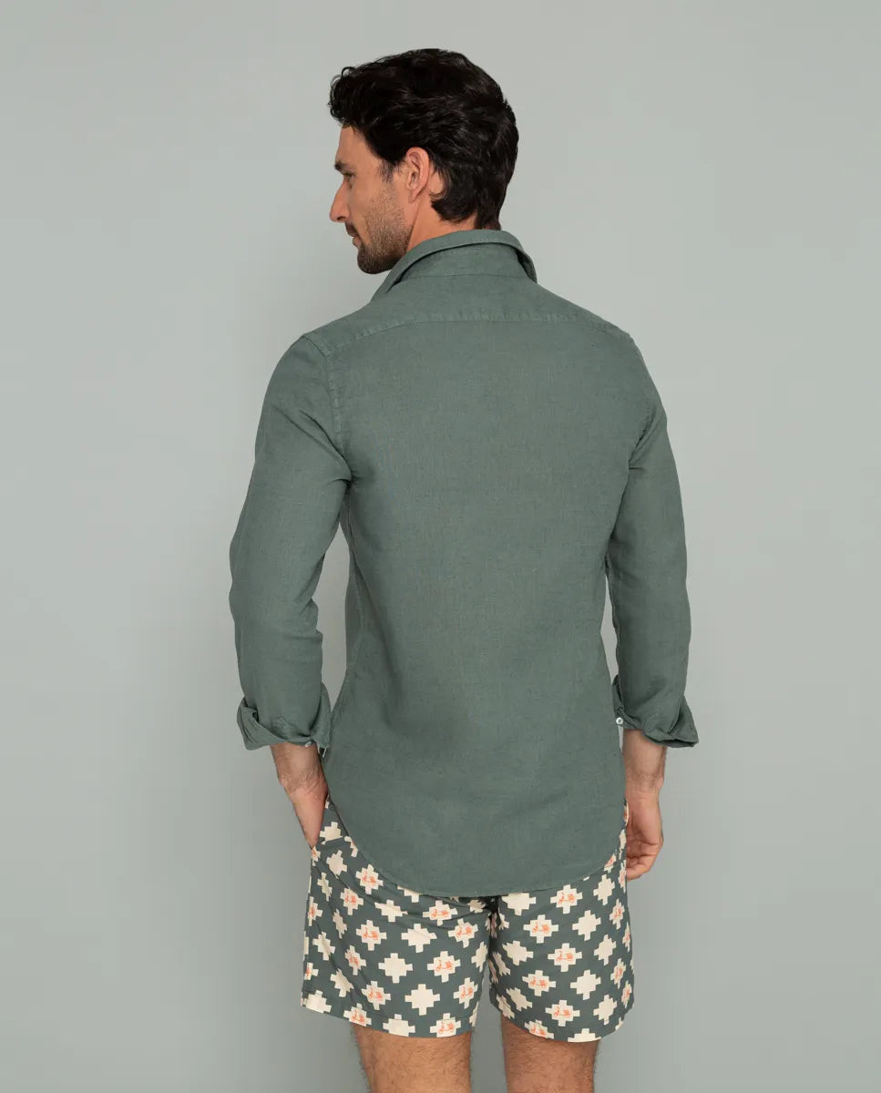 Camisa con dos bolsillos khaki.