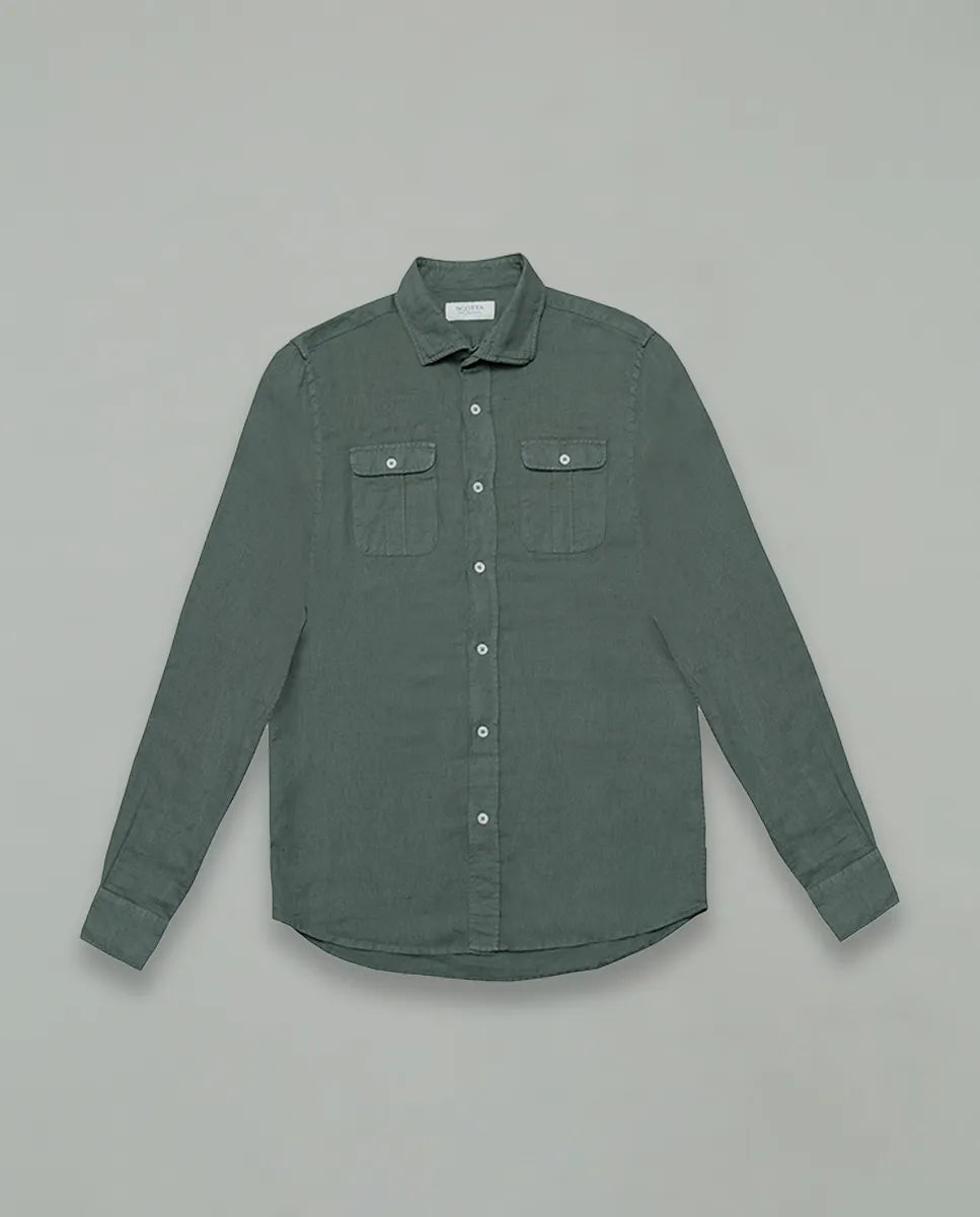 Camisa con dos bolsillos khaki.