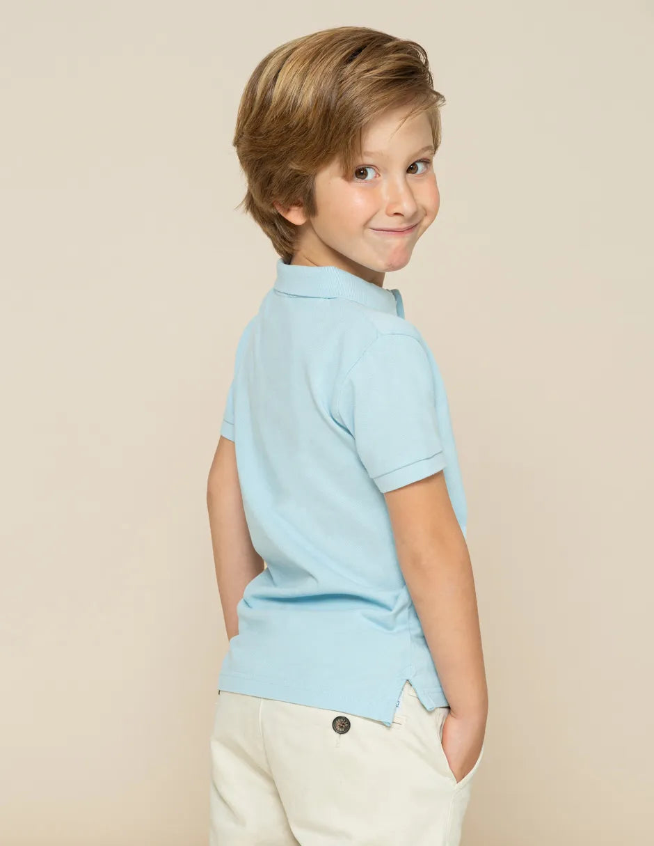 Polo azul claro de niño