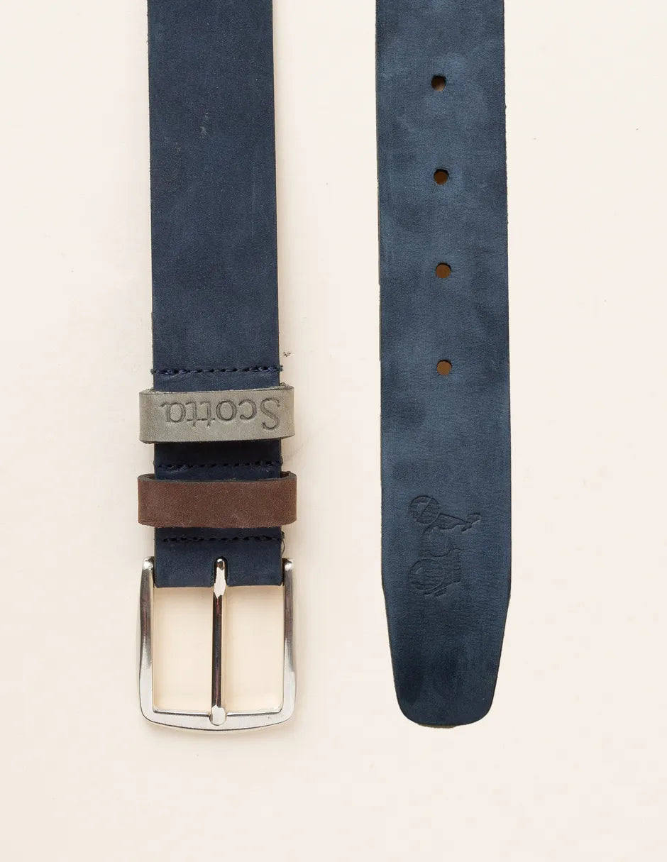 Cinturón de piel azul marino
