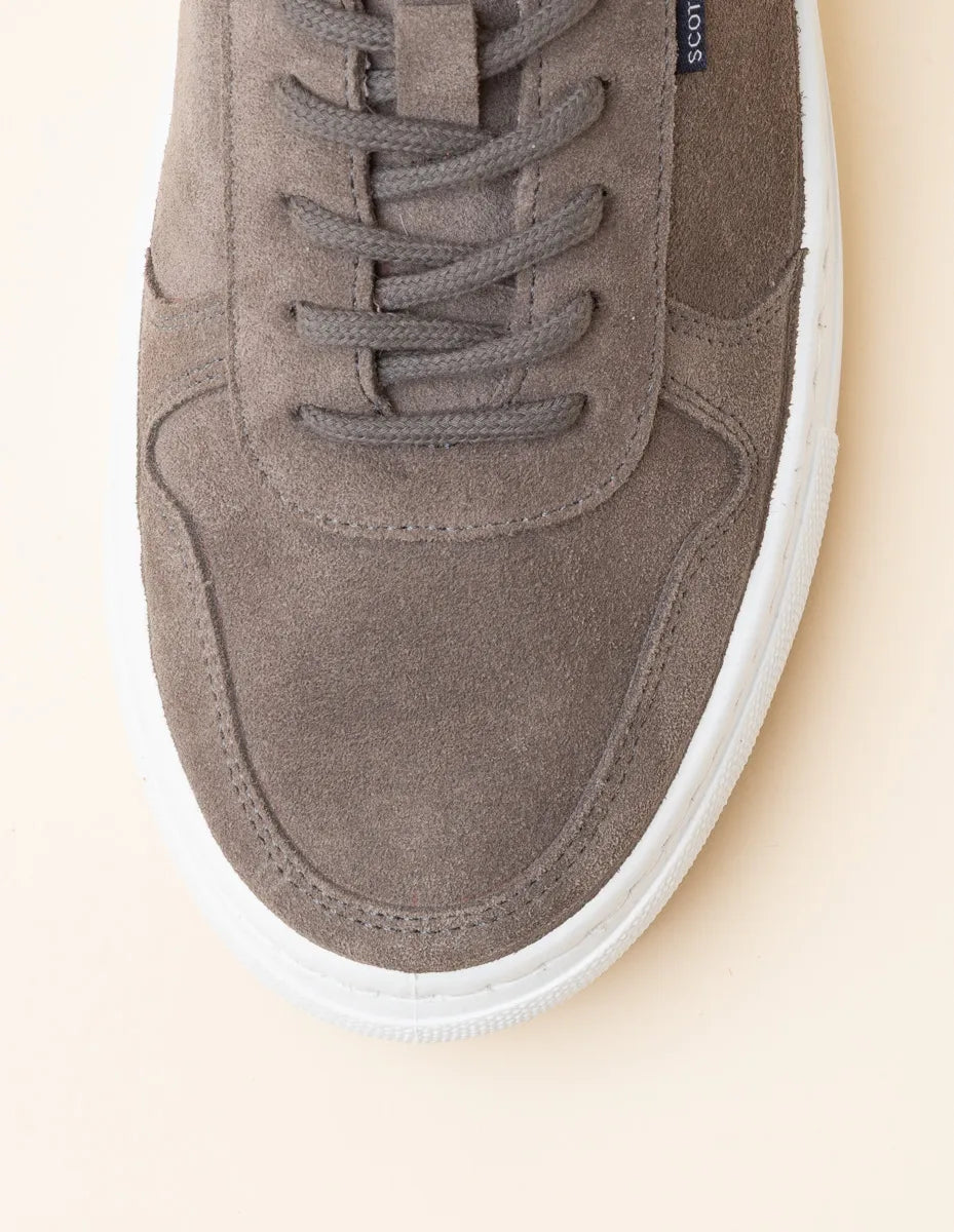 Zapatilla de piel marrón