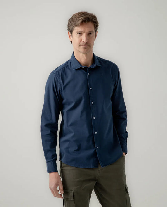 Camisa oxford tintada marino | SCOTTA