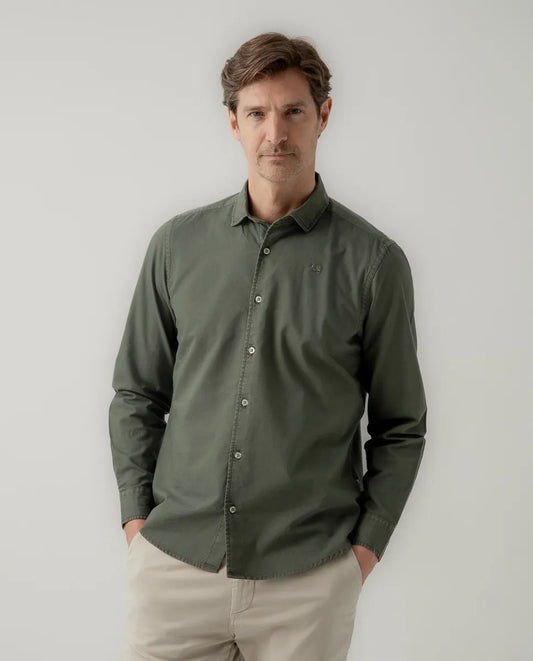 Camisa oxford tintada khaki | SCOTTA