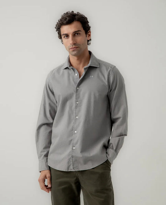 Camisa oxford tintada gris
