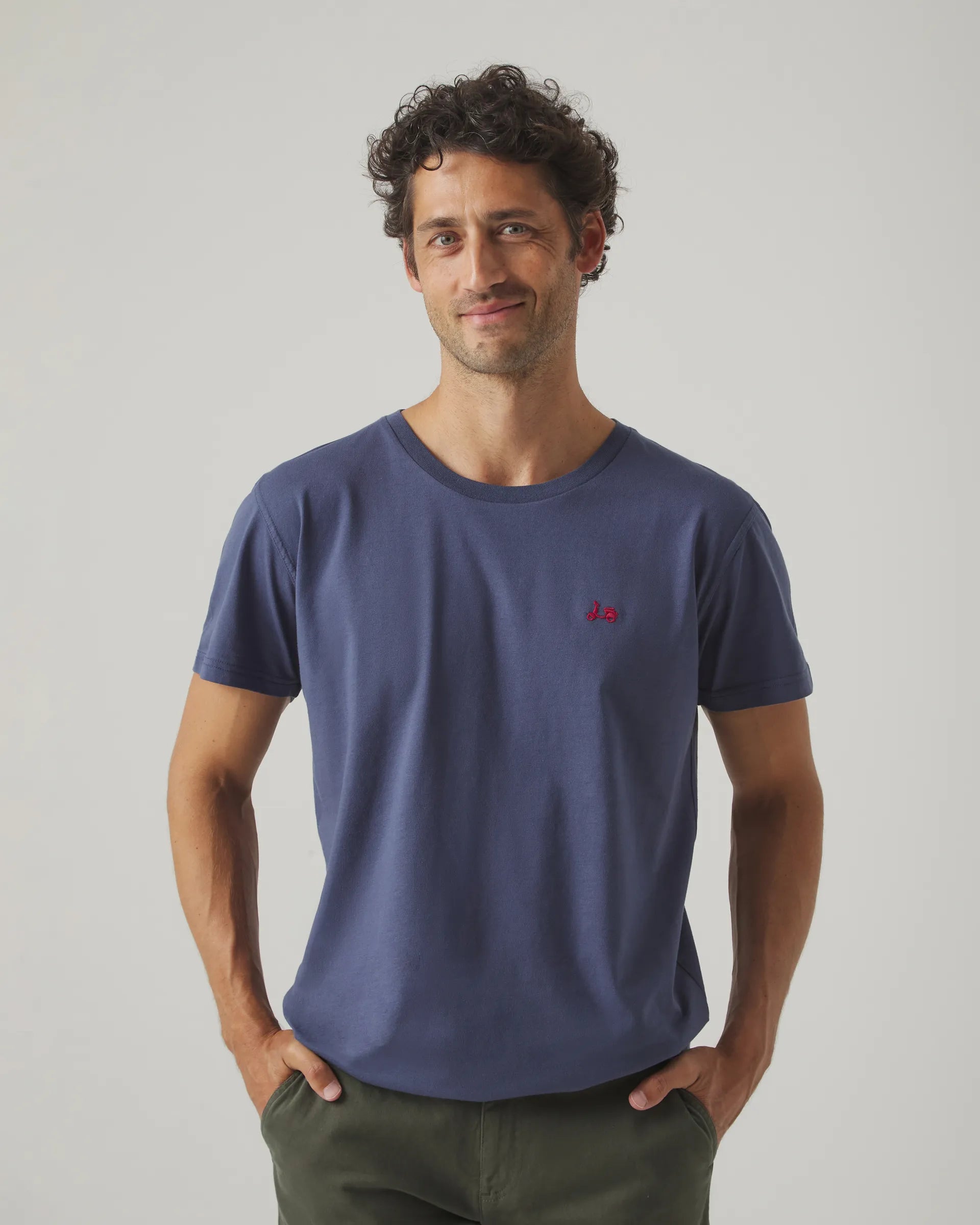 Camiseta azul básica logo