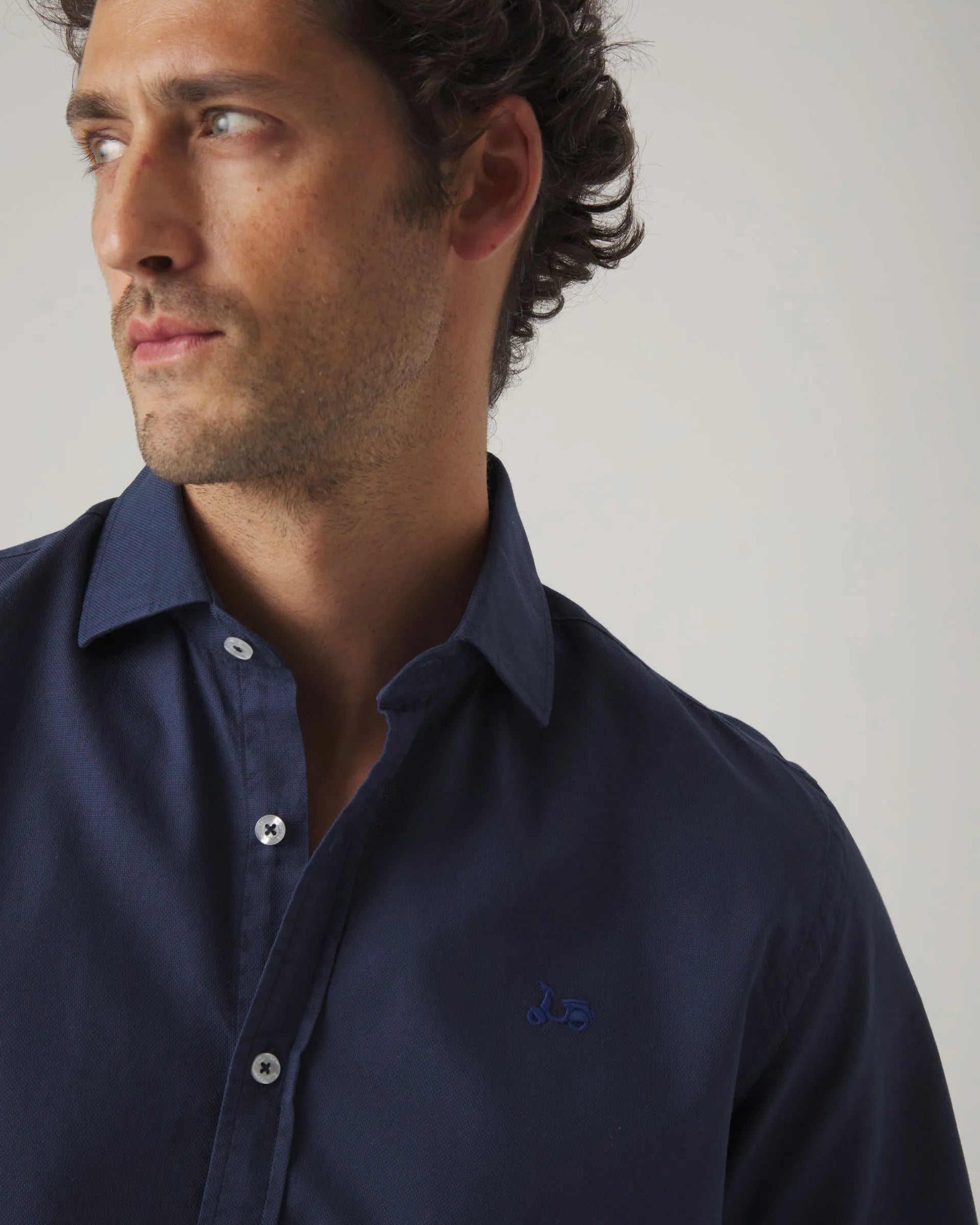 Camisa azul marino