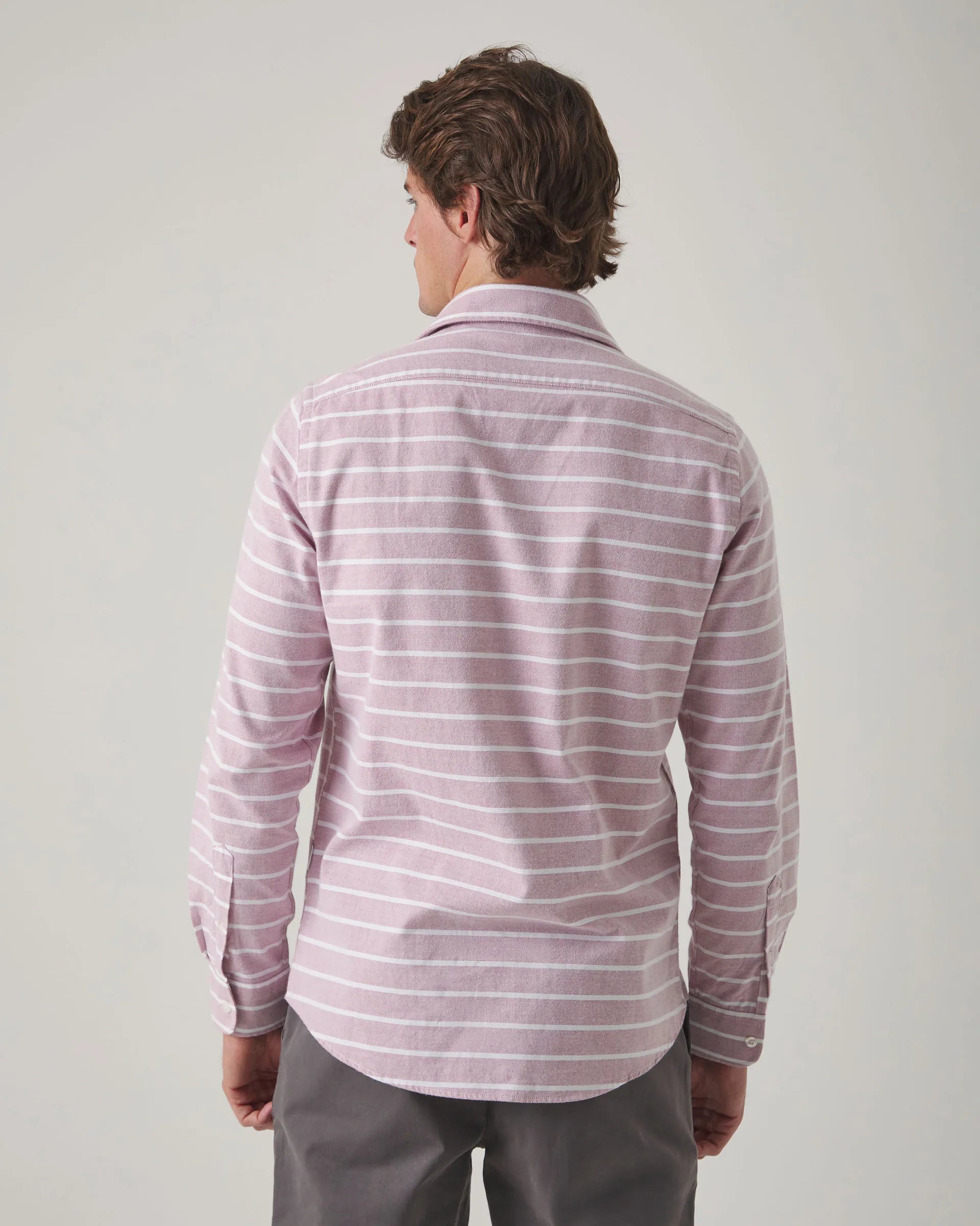 Camisa de rayas horizontales burdeos