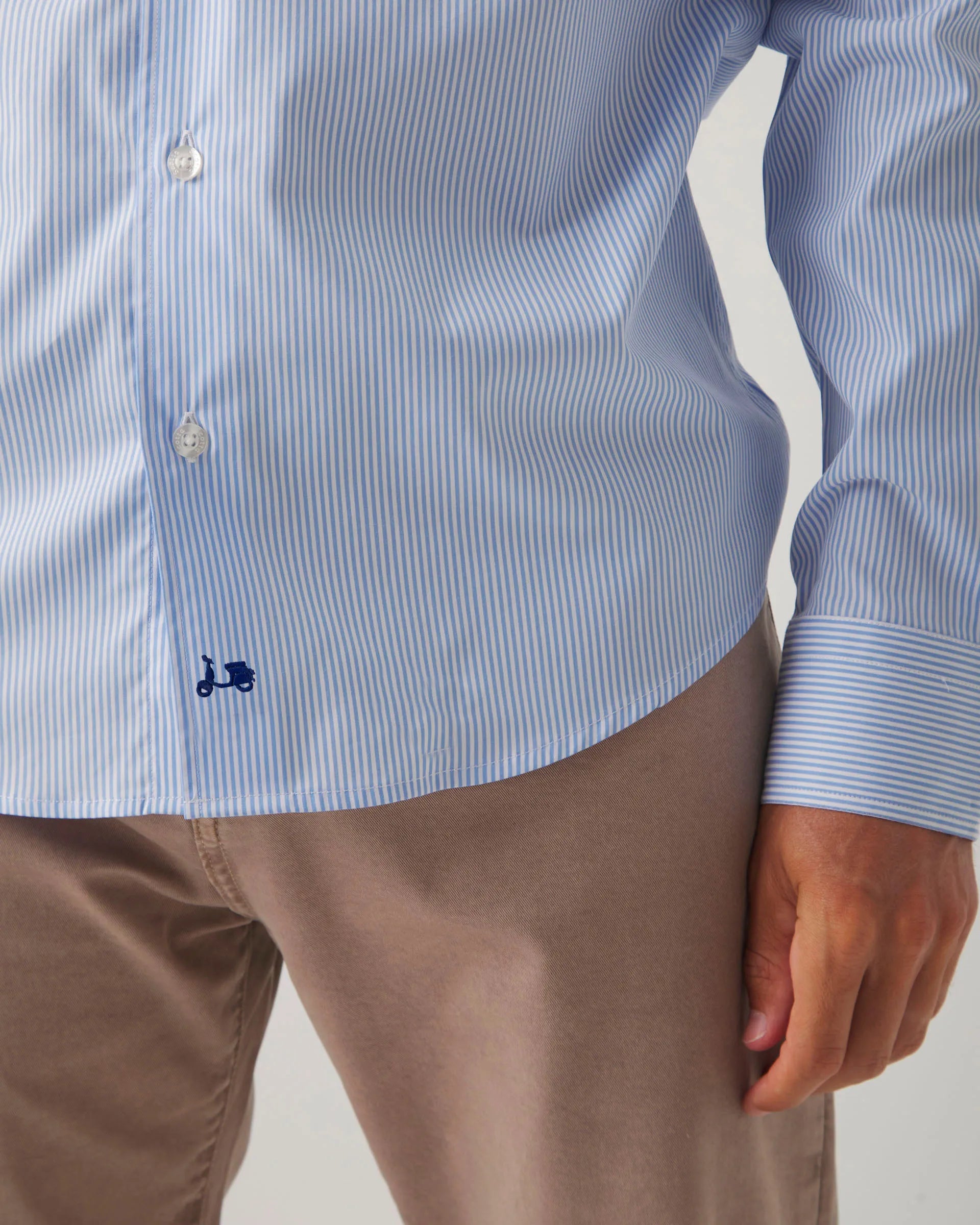 Camisa de vestir de rayas azul