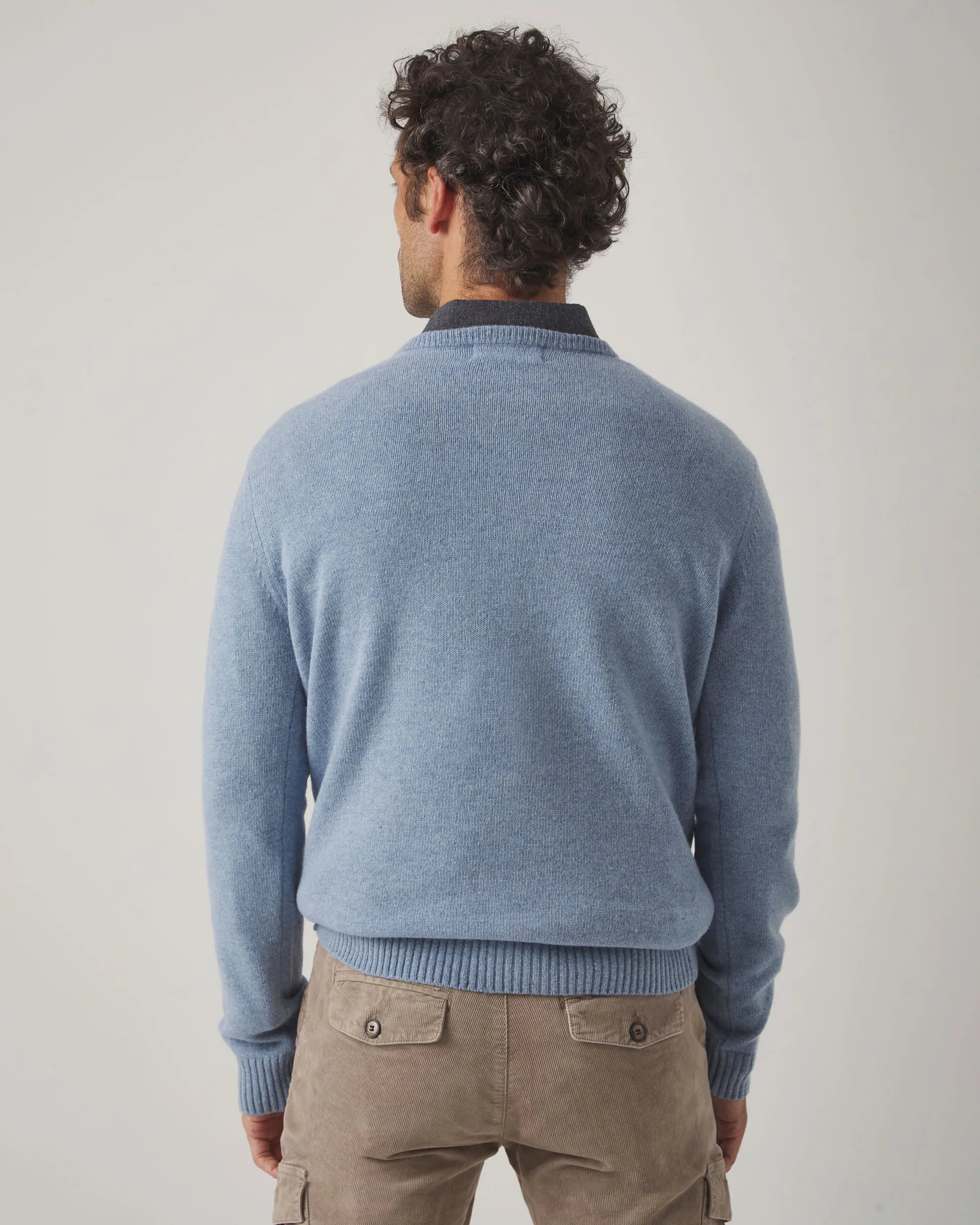 Jersey cuello pico en azul
