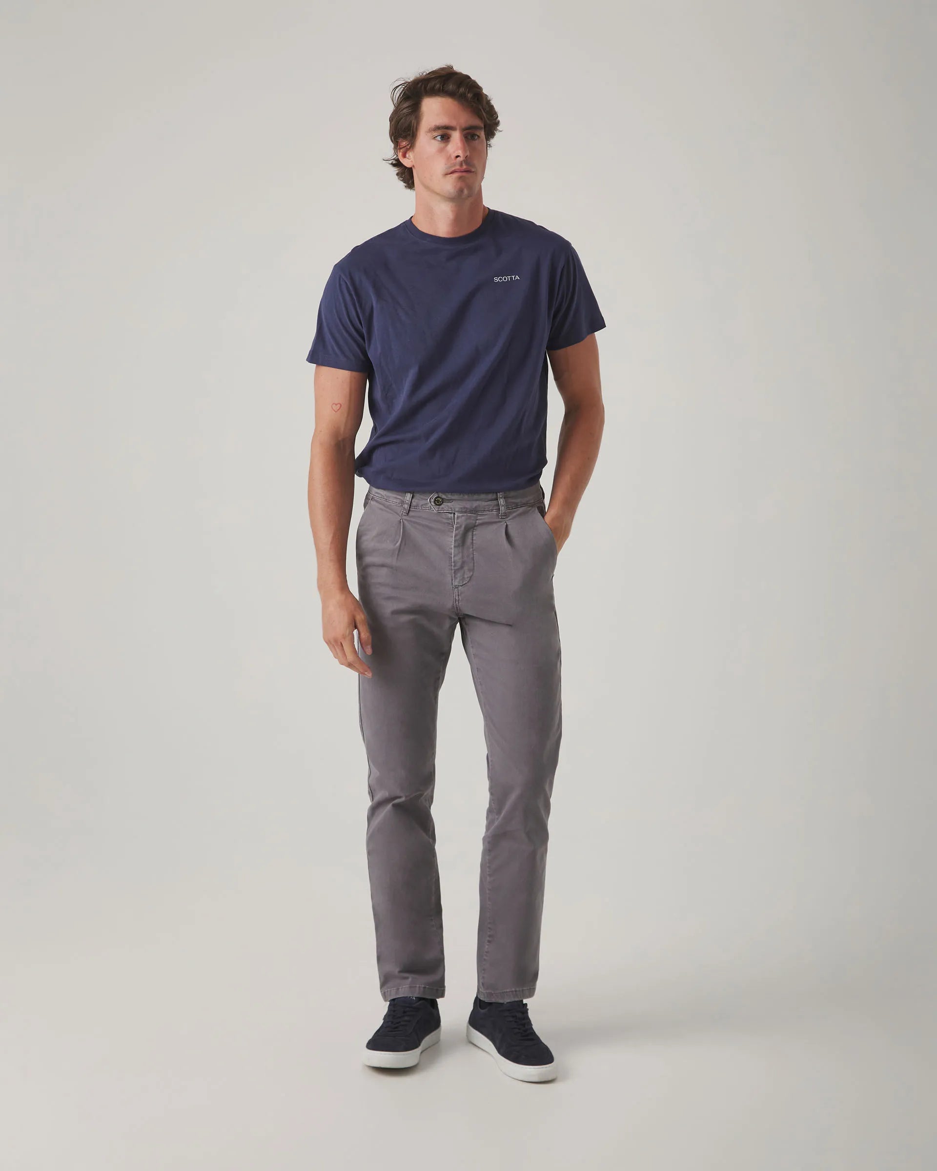 Pantalon Steve Chino Regular Pinza Gris