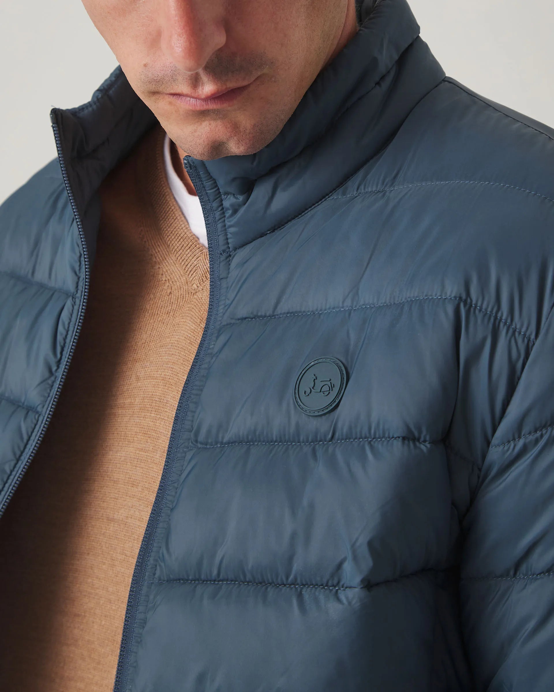 Chaqueta azul acolchada 