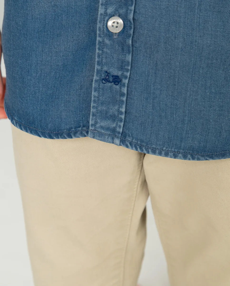 Camisa de niño azul denim