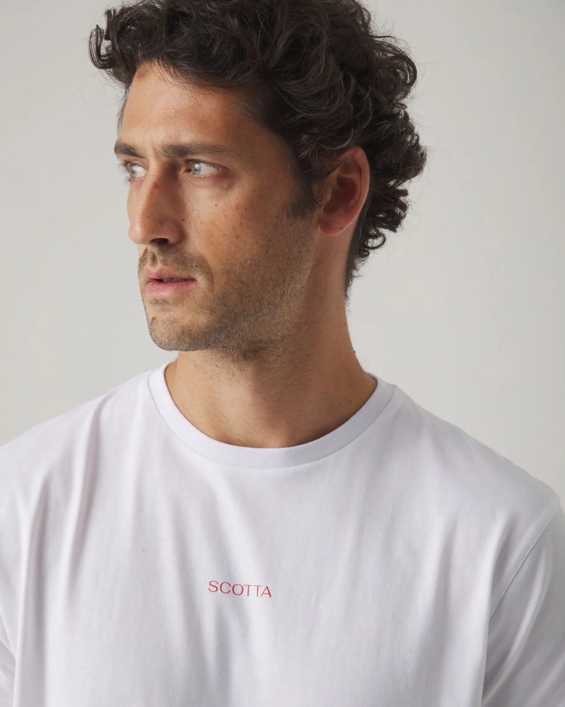 Camiseta con dibujo en la espalda