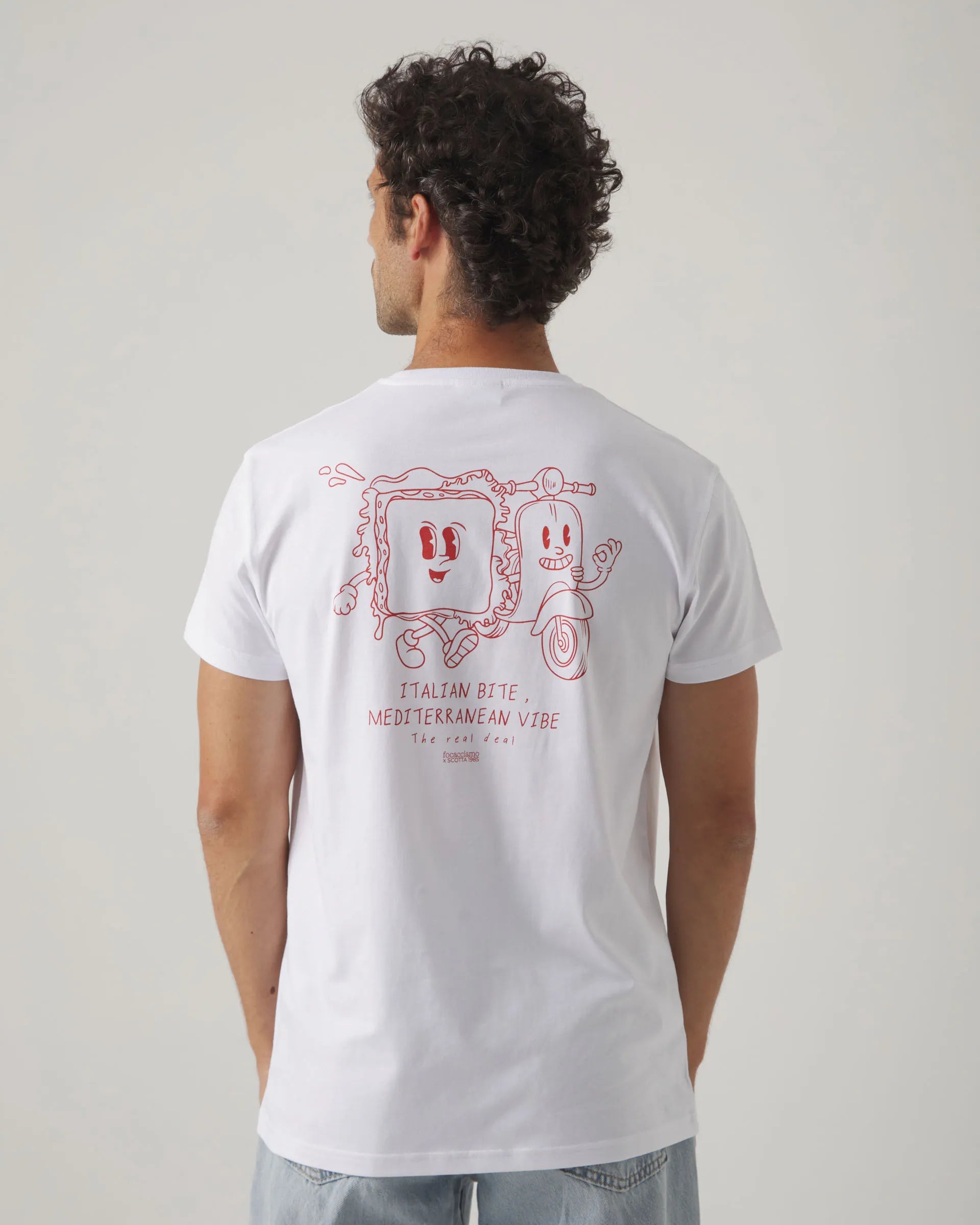 Camiseta con dibujo en la espalda