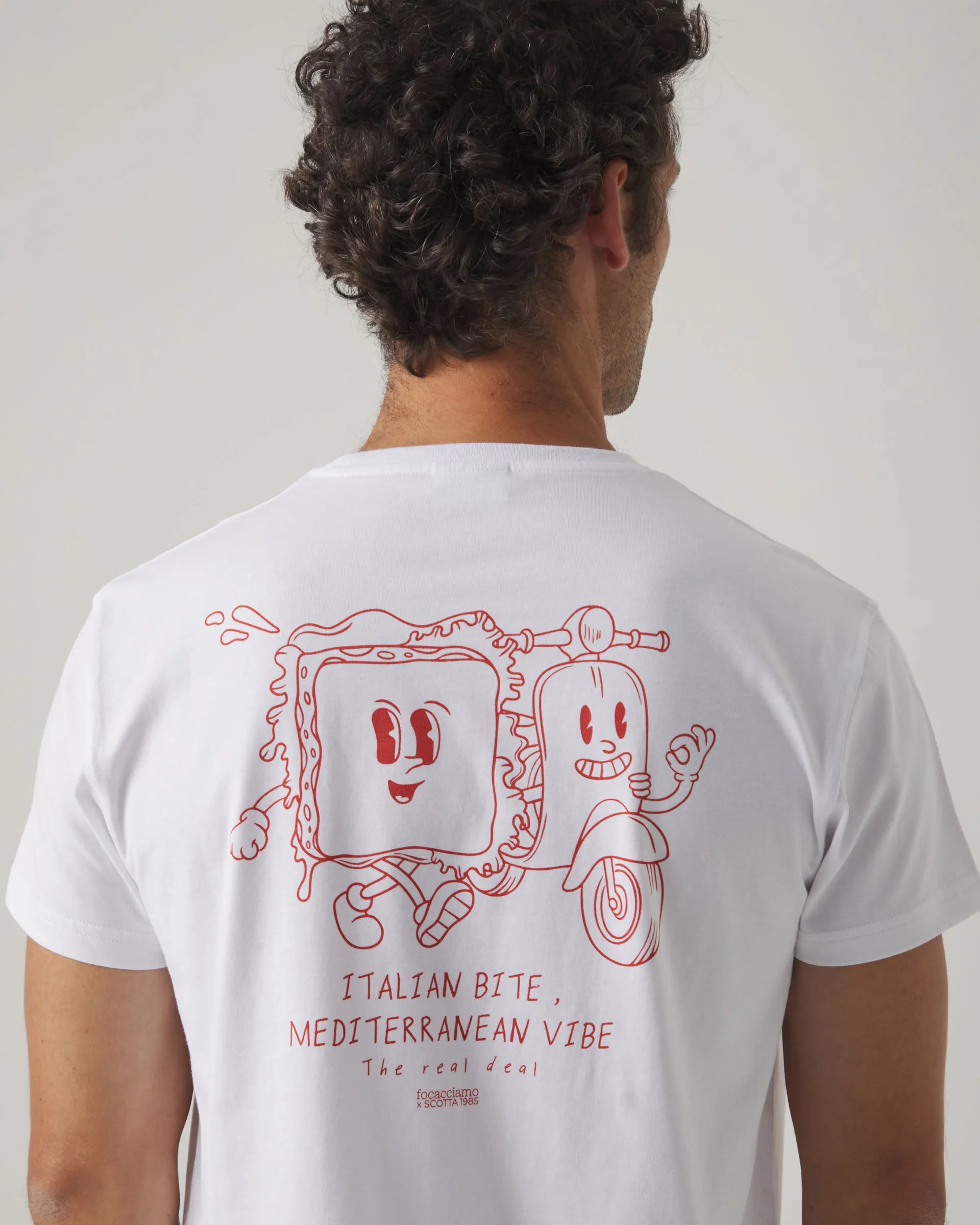 Camiseta con dibujo en la espalda