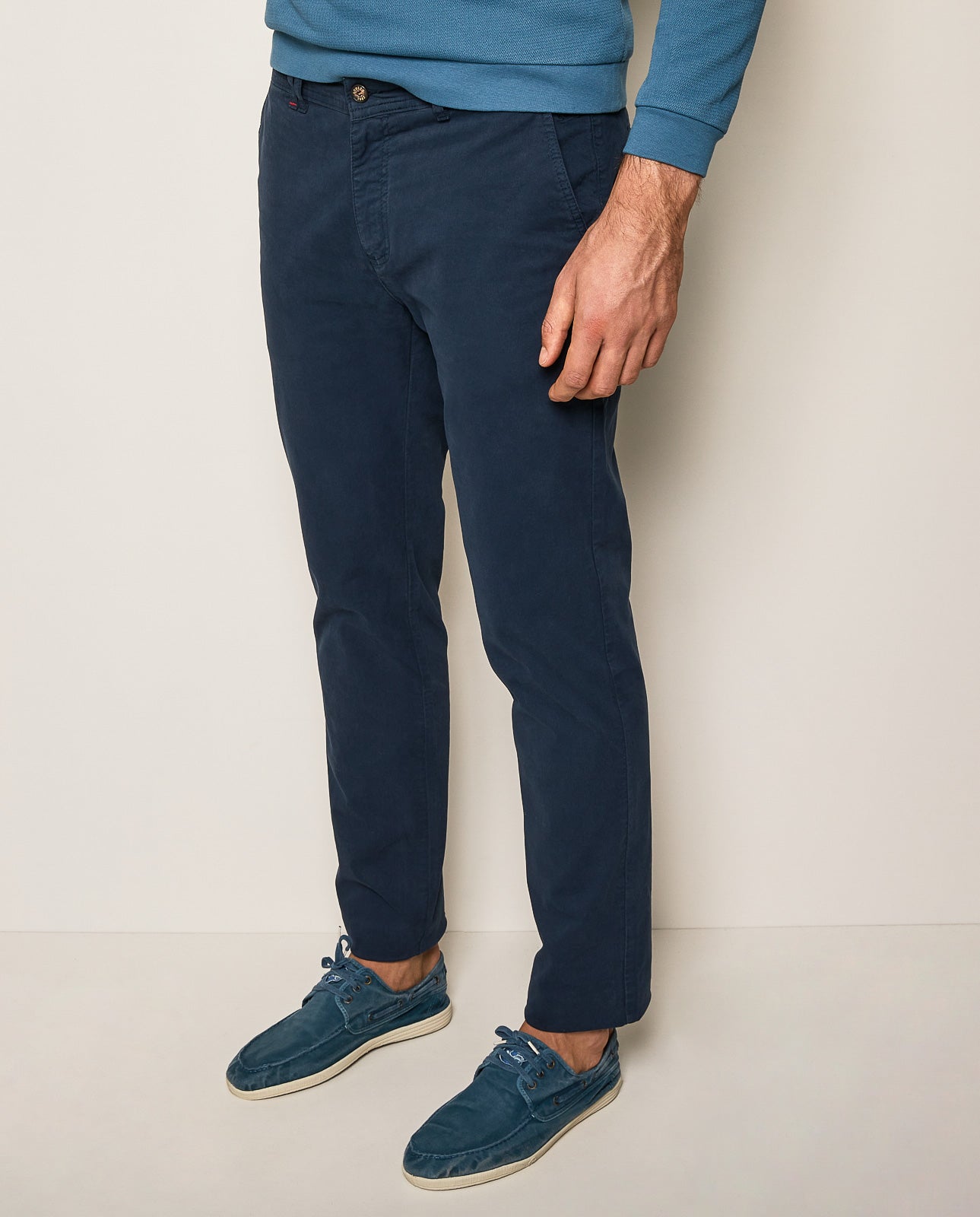 Pantalón chino slim fit marino