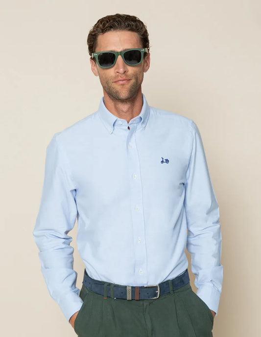 Camisa oxford azul con logo