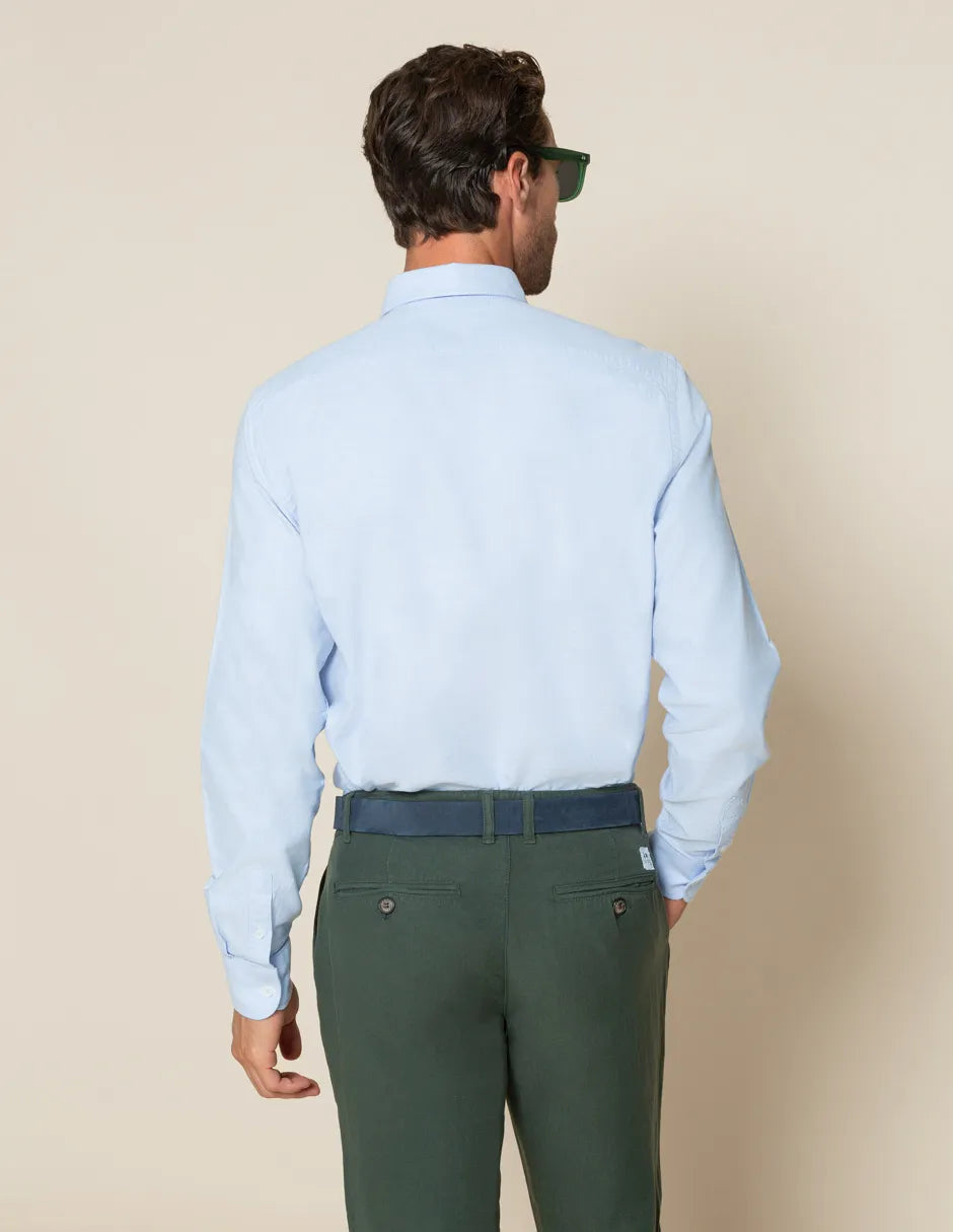 Camisa oxford azul con logo