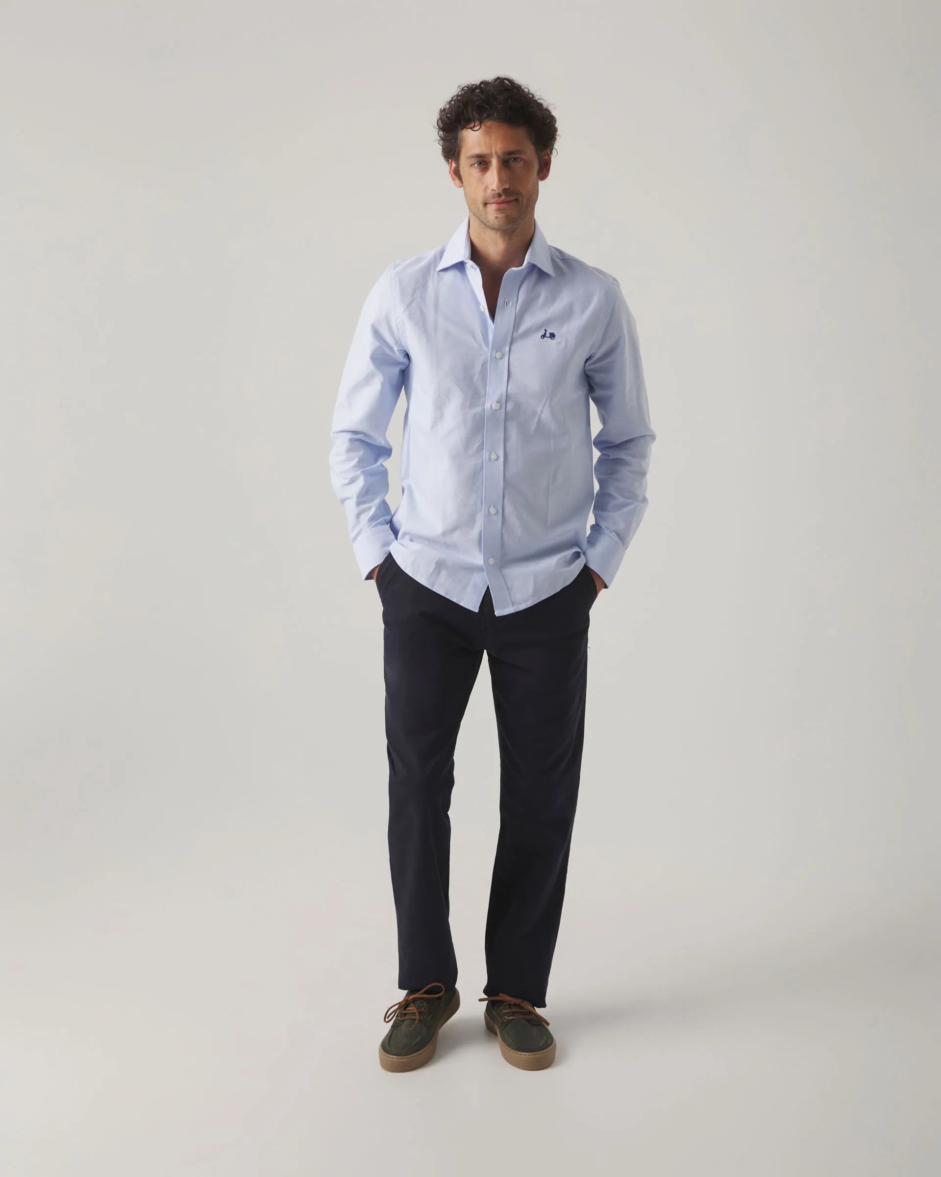 Camisa oxford celeste con logo