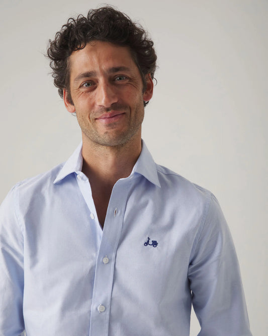 Camisa oxford celeste con logo