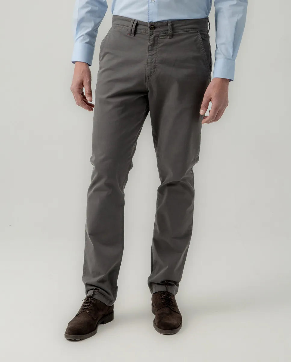 Pantalón Steve Chino Regular Gris | SCOTTA