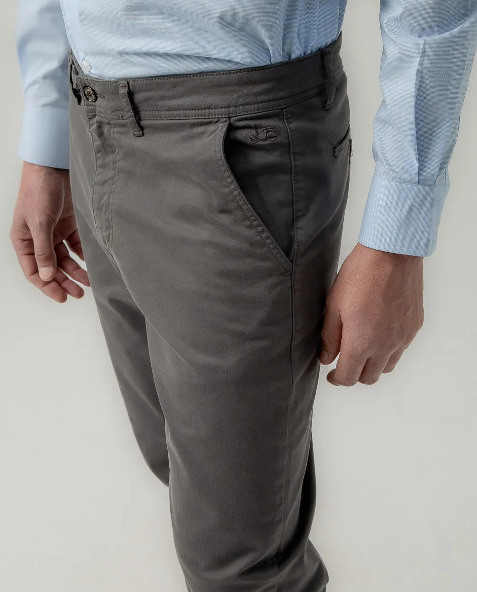 Pantalón Steve Chino Regular Gris | SCOTTA
