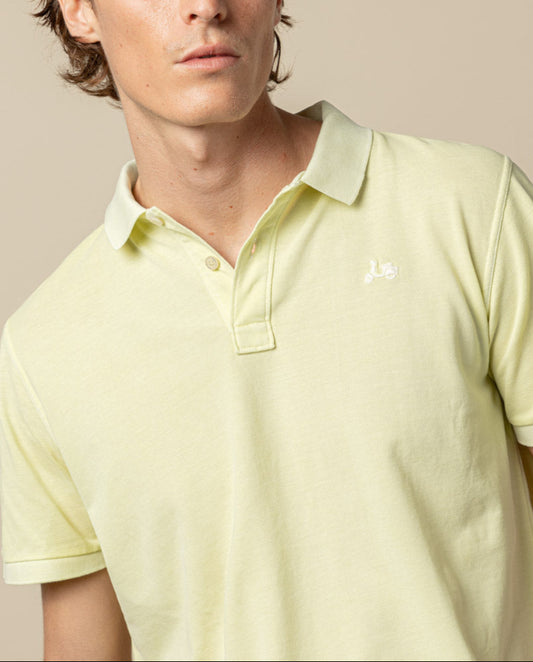 Polo garment amarillo flúor