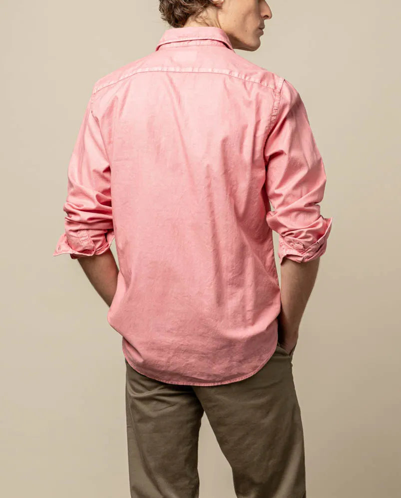 Camisa estruturada com detalhe em toranja