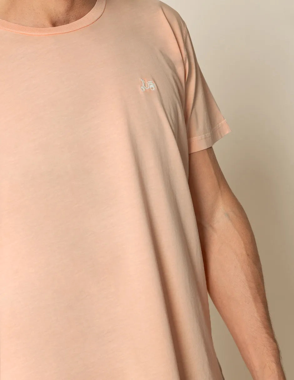 Camiseta melocotón con logo bordado