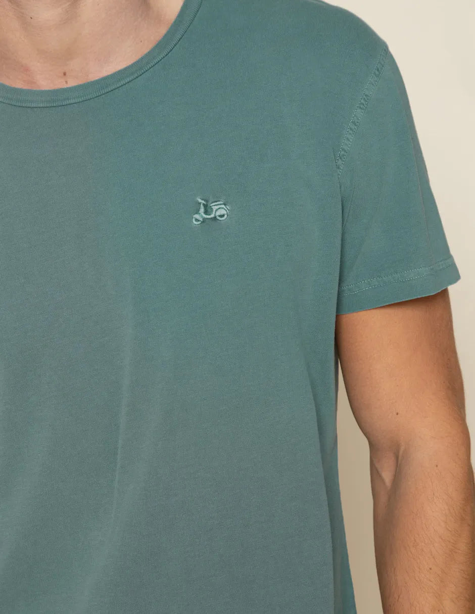 Camiseta verde con logo