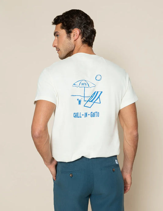 Camiseta blanca con estampado en la espalda