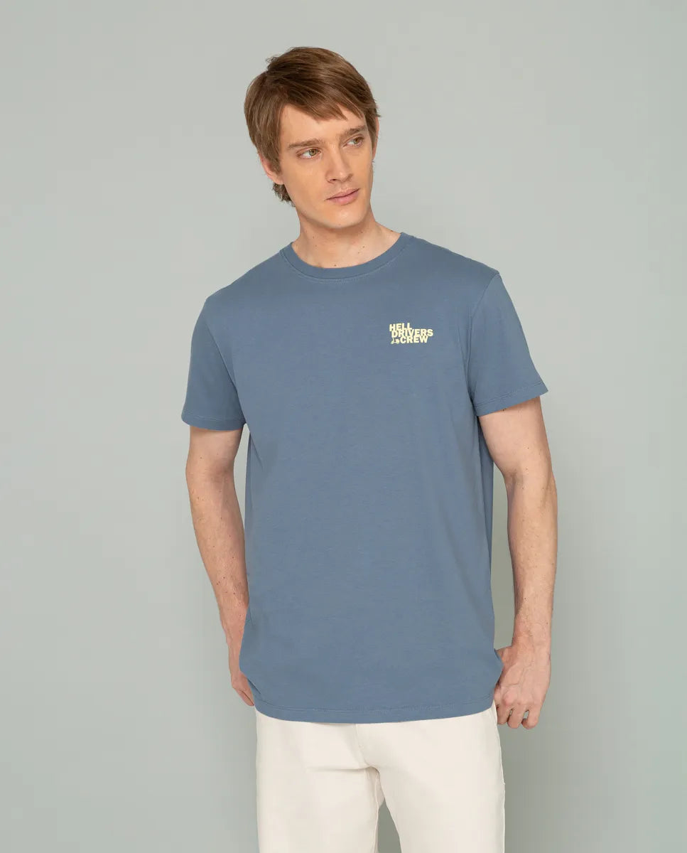 Camiseta azul con texto en espalda