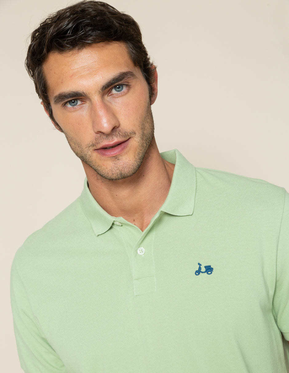 Polo hombre verde con logo