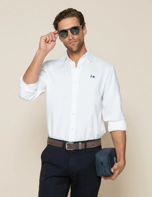 Camisa blanca con logo