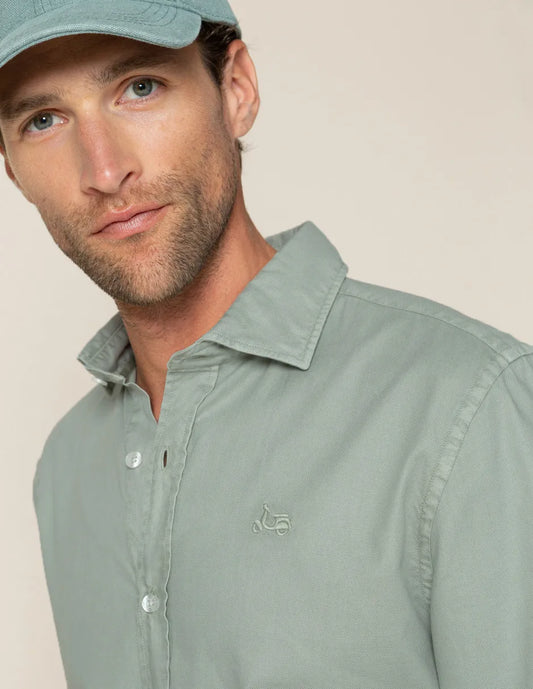 Camisa verde grisáceo