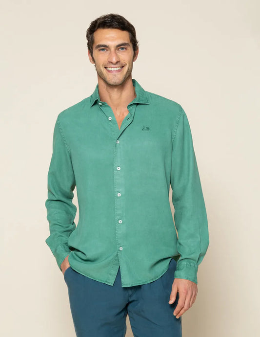 Camisa de lino verde con logo
