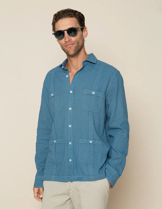 Camisa con cuatro bolsillos azul marino