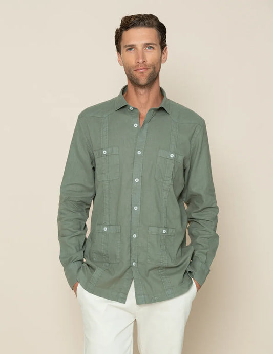 Camisa con cuatro bolsillos verde