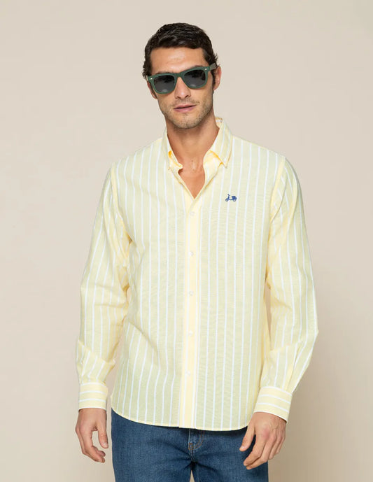 Camisa de rayas amarillas con logo
