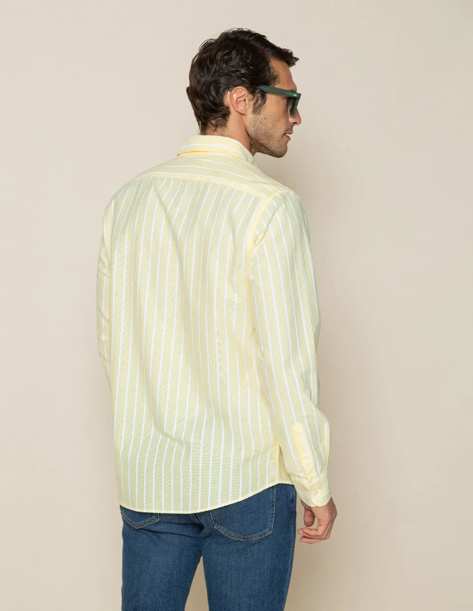 Camisa de rayas amarillas con logo