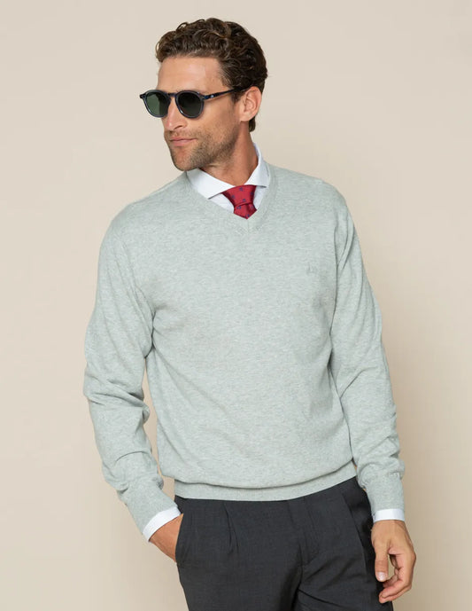 Jersey cuello pico gris con logo